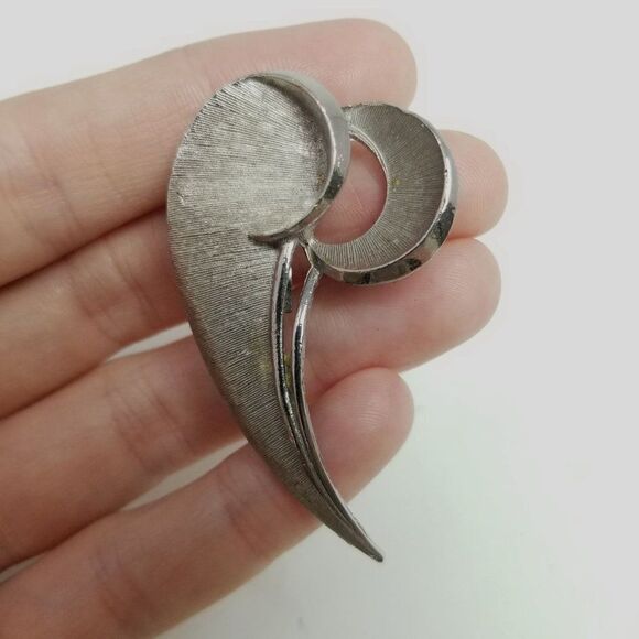 Vintage Silver Tone Quotation Marks Shape Brooch, Retro Modern Design Lapel Pin - Picture 6 of 6